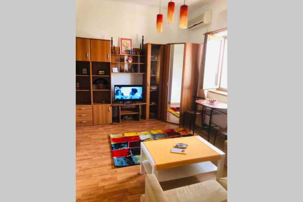 Super Central - Lovely One-Bedroom Apartment On Victoriei Avenue Bucharest Luaran gambar